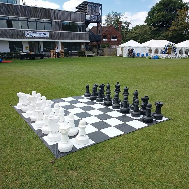 Giant Chess